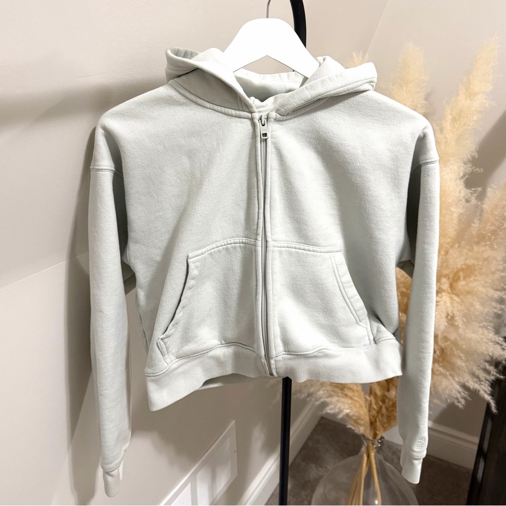 Aritzia TNA Cozy Cropped Zip-Up Hoodie Light Sage Green | Fleece